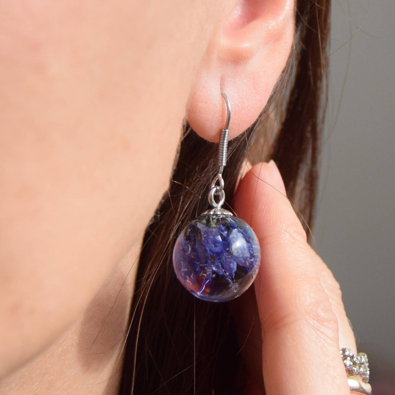 Svěže modré náušnice s caryopterisem