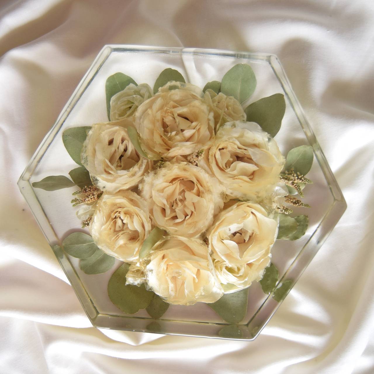 Kytice v pryskyřici - Hexagon velký 25x23 cm