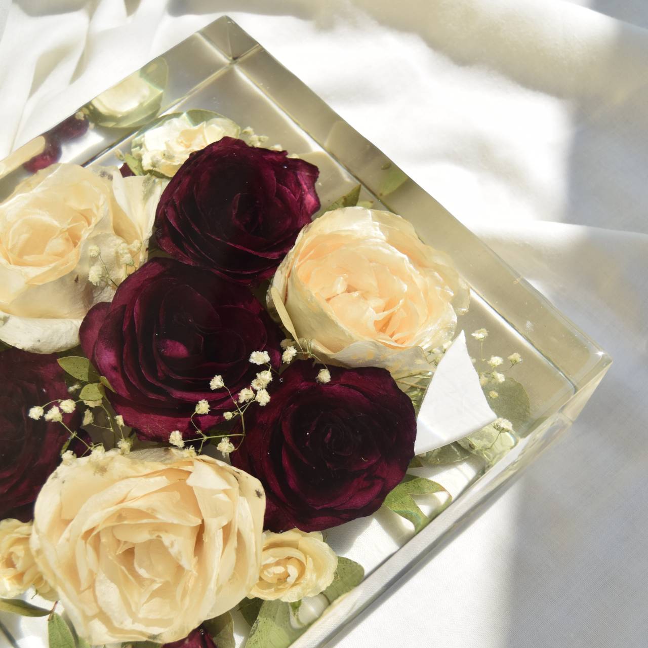 Kytice v pryskyřici - kostka 20x20 cm