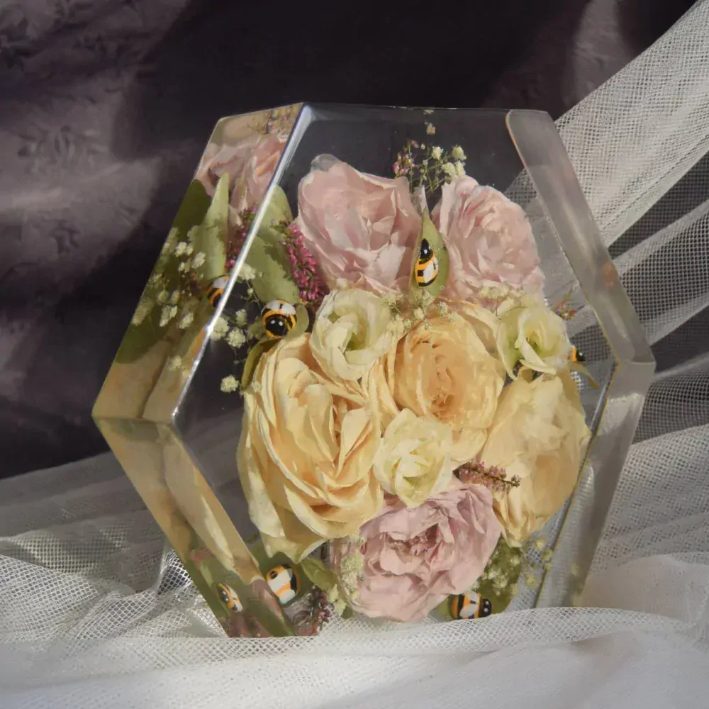 Kytice v pryskyřici - Hexagon velký 25x23 cm