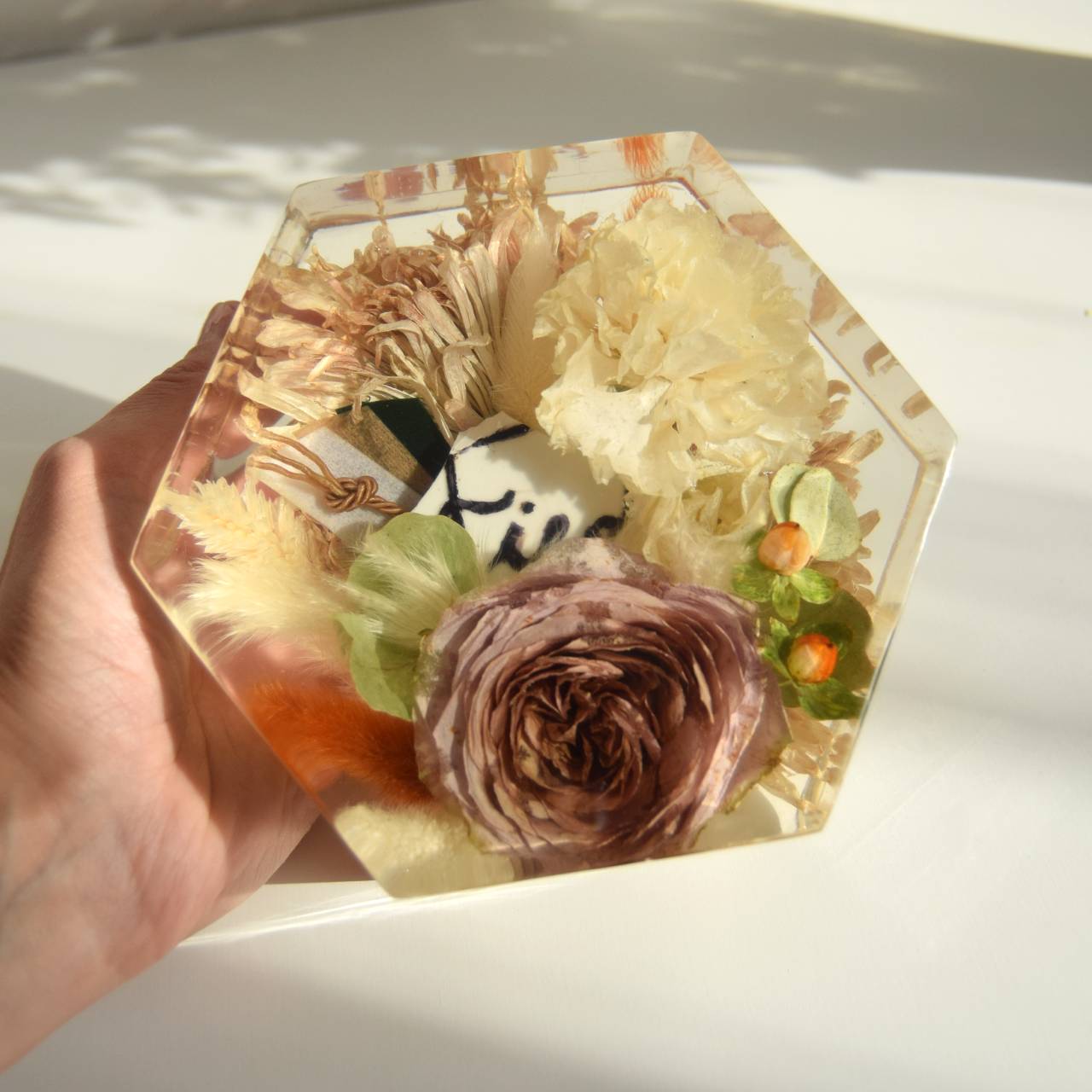 Kytice v pryskyřici - Hexagon malý 14,5x12,5