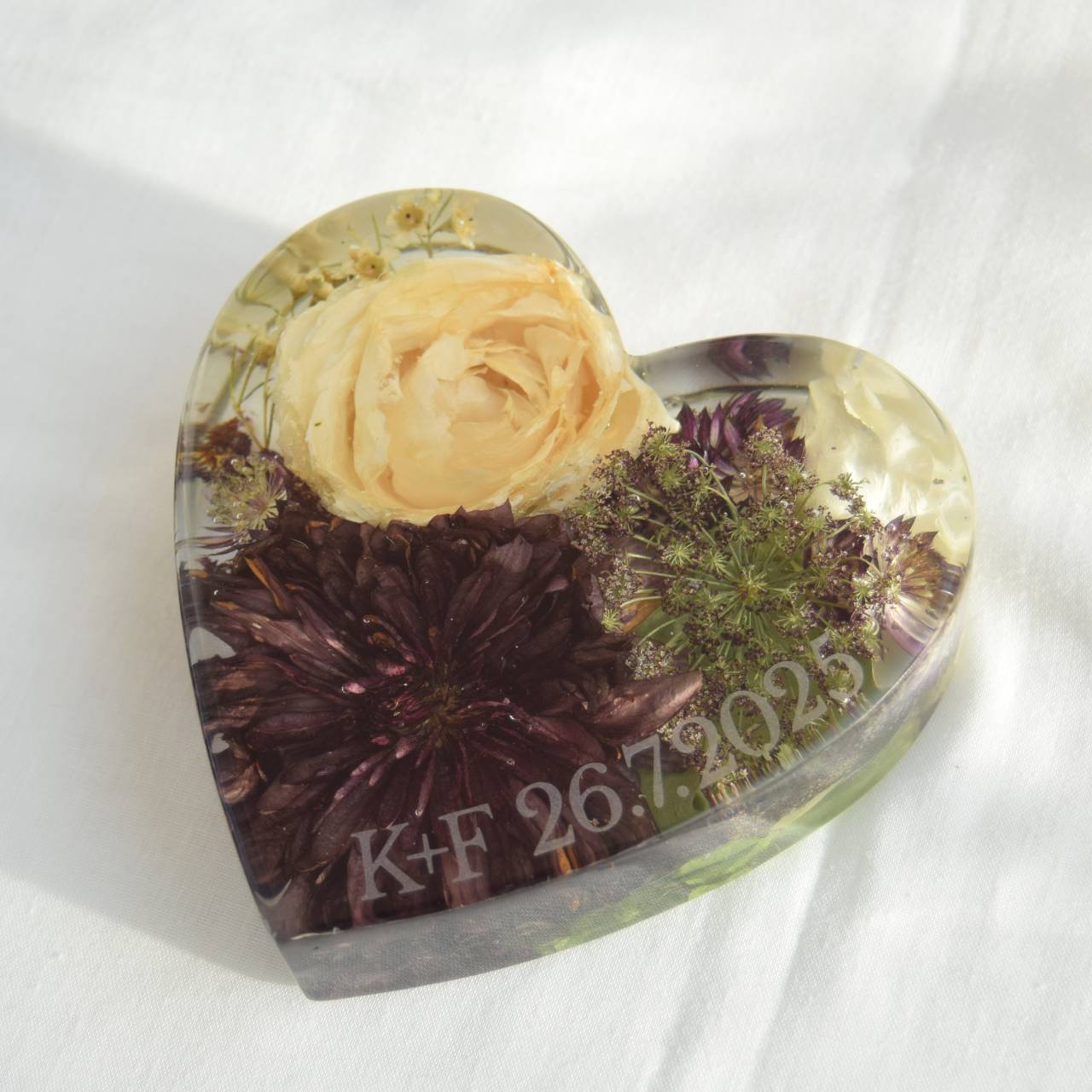 Kytice v pryskyřici - Srdce 14x13cm