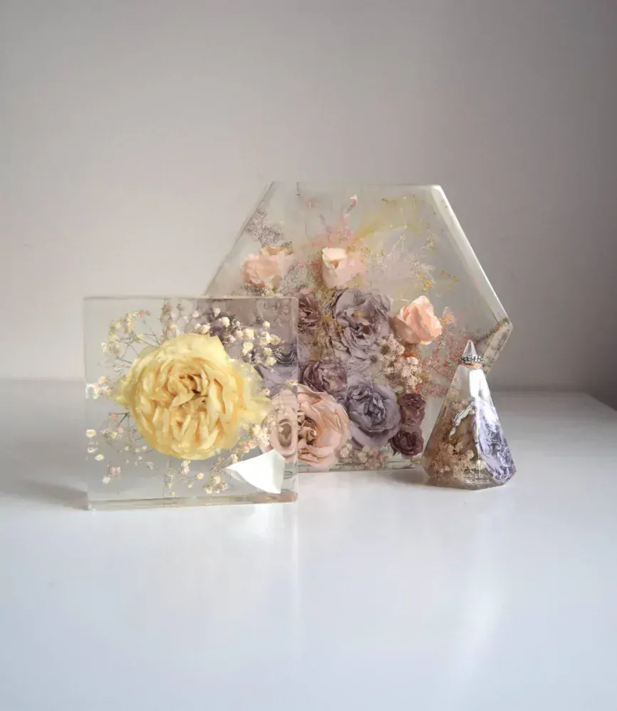 Kytice v pryskyřici - Hexagon velký 25x23 cm