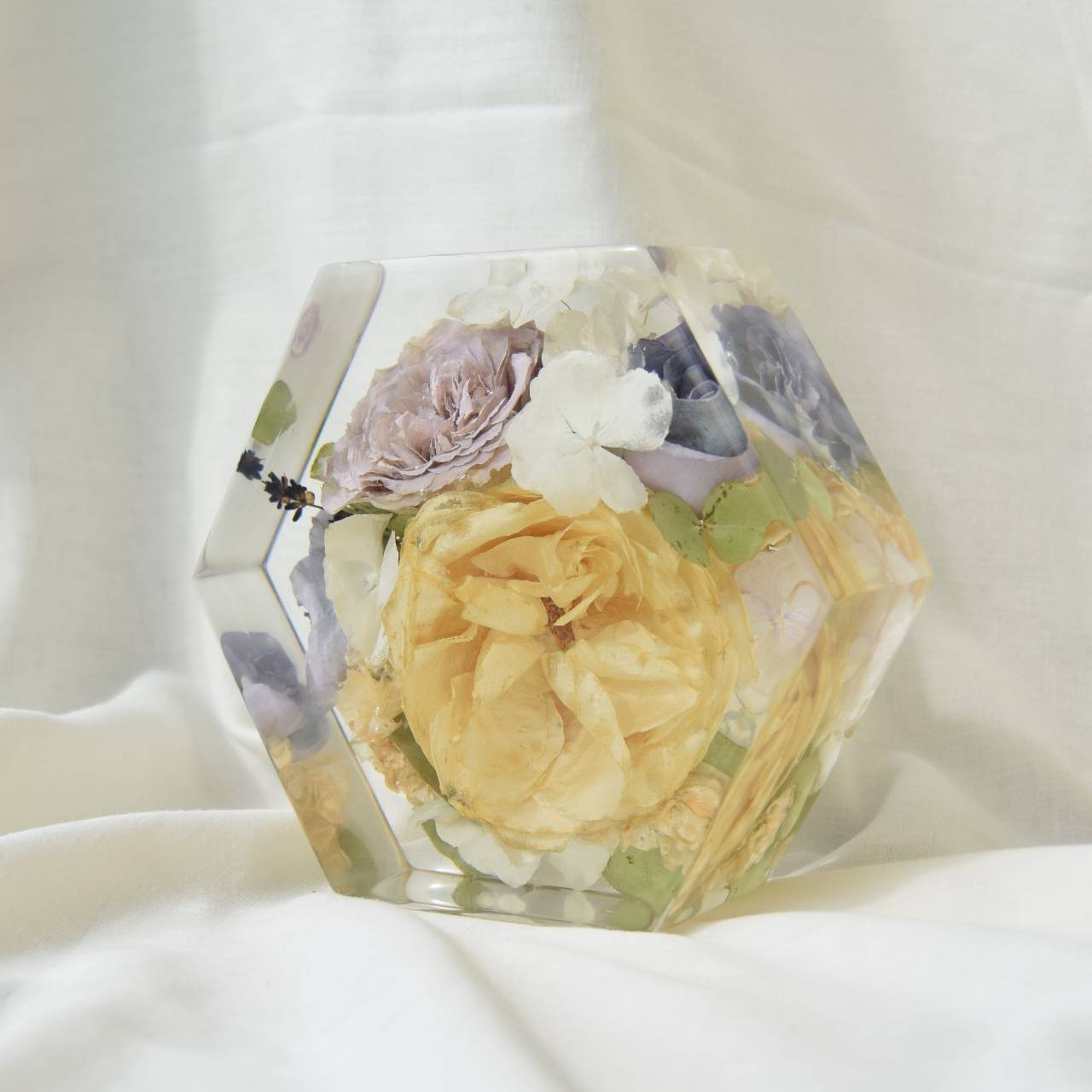 Kytice v pryskyřici - Hexagon malý 14,5x12,5