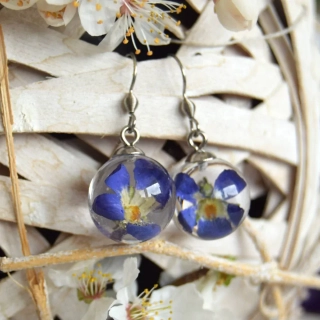 Kuličkové náušnice s pravými fialkami