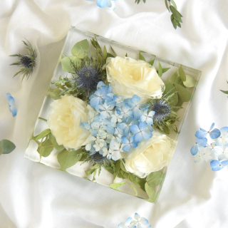 Kytice v pryskyřici - kostka 16x16cm