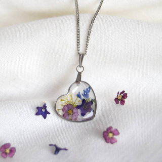 Srdíčkový náhrdelník s pilátek a řebříčkem