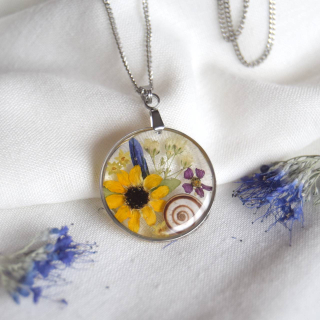 Kulatý náhrdelník s ulitkou a vitálkou