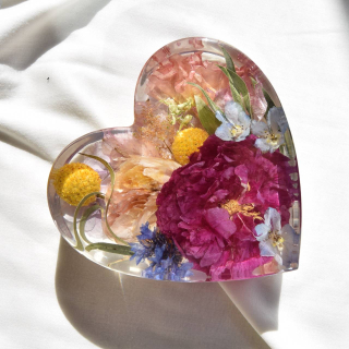 Kytice v pryskyřici - Srdce 14x13cm