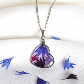 Srdíčkový náhrdelník s chrpou